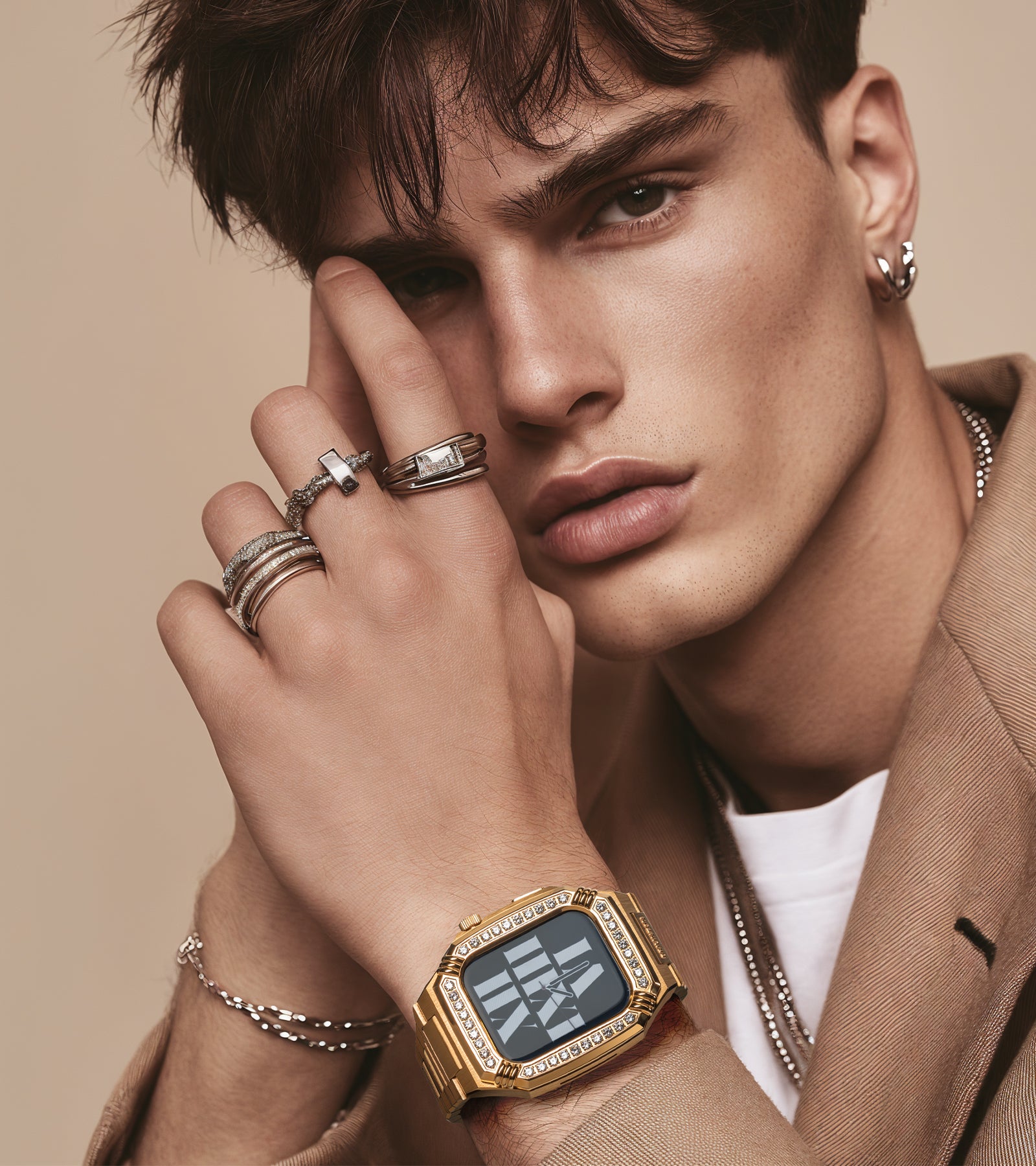 Brilinton - Apple Watch Case - Essential Stones - Gold - Model - Life Style